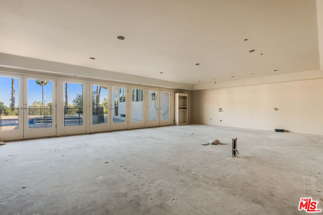 430 Robert Ln