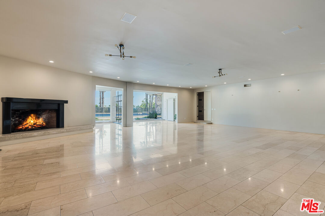 430 Robert Ln