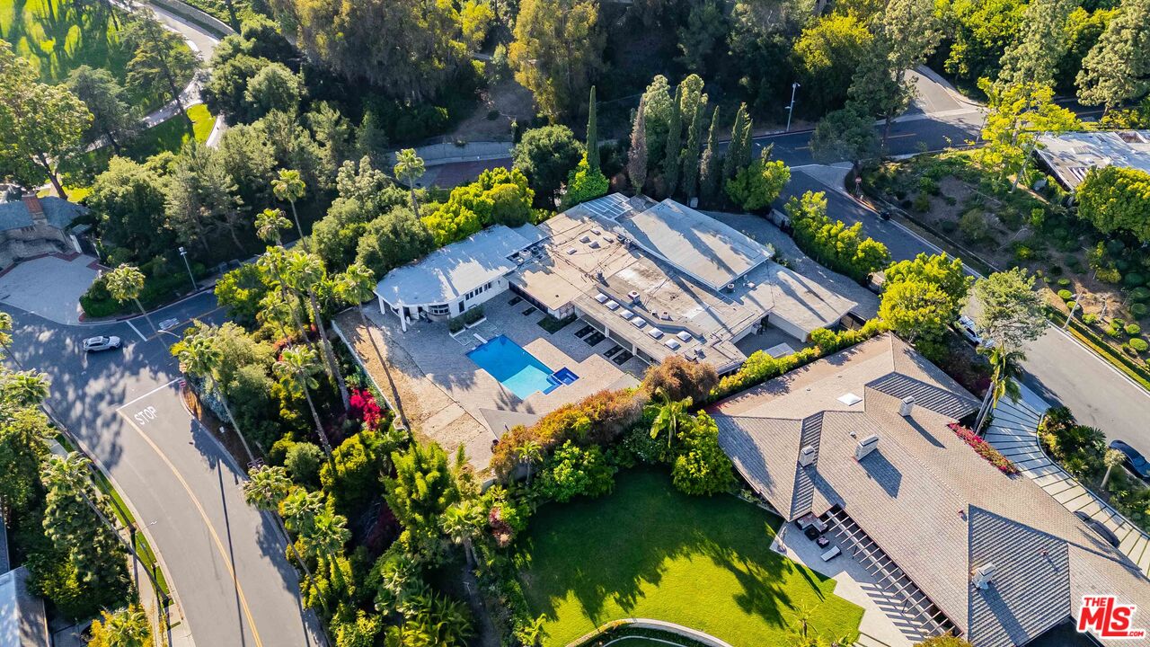 430 Robert Ln