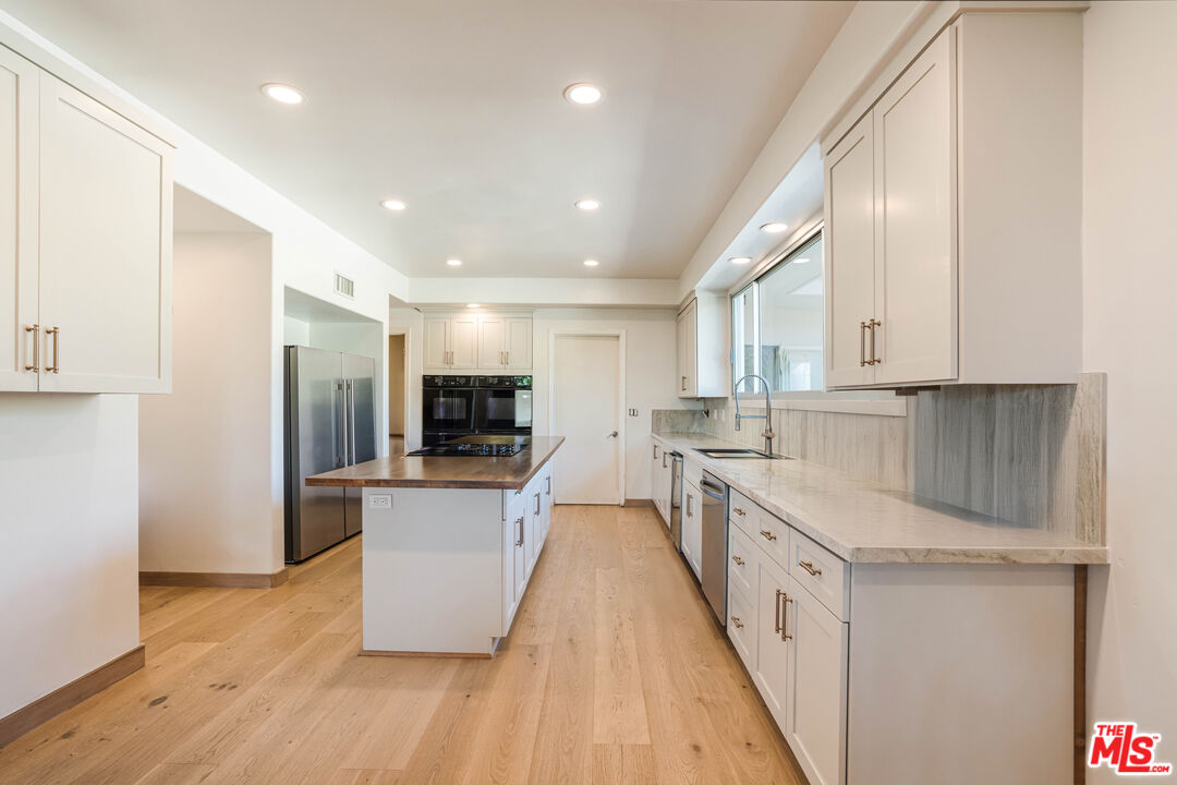 430 Robert Ln