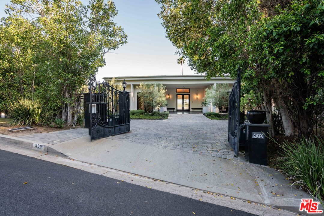 430 Robert Ln