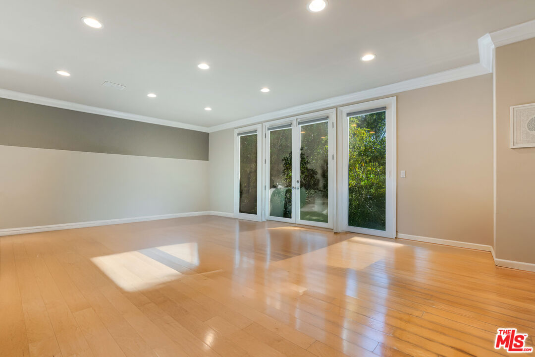 430 Robert Ln