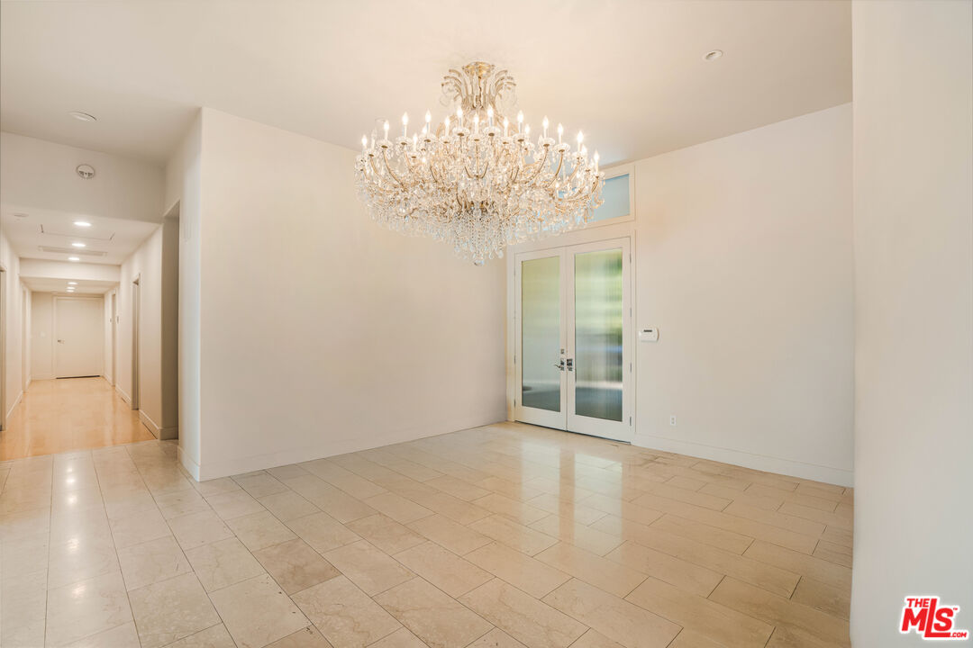 430 Robert Ln