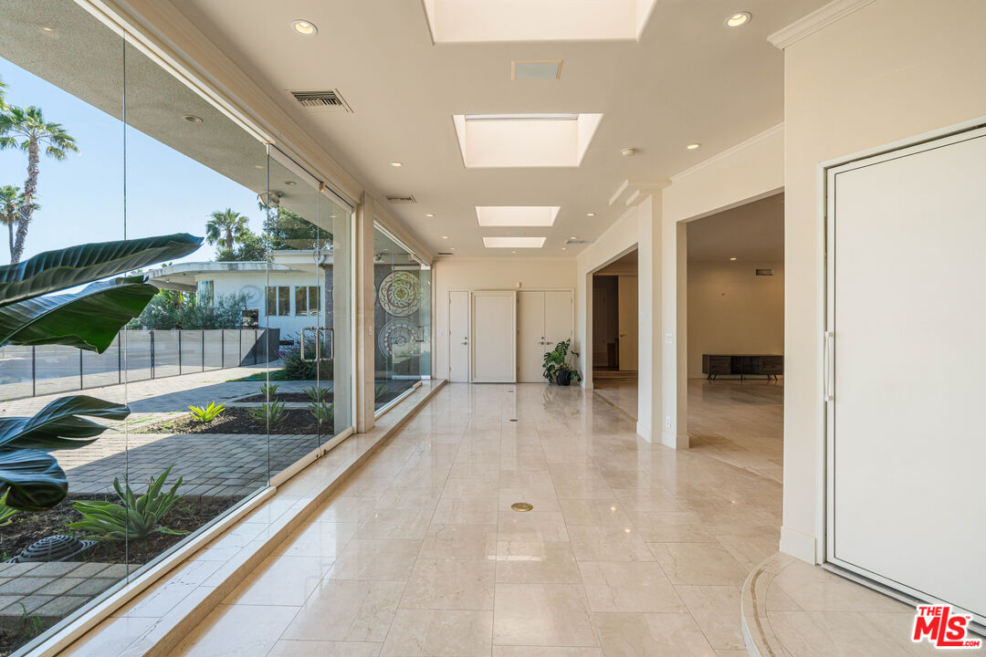 430 Robert Ln