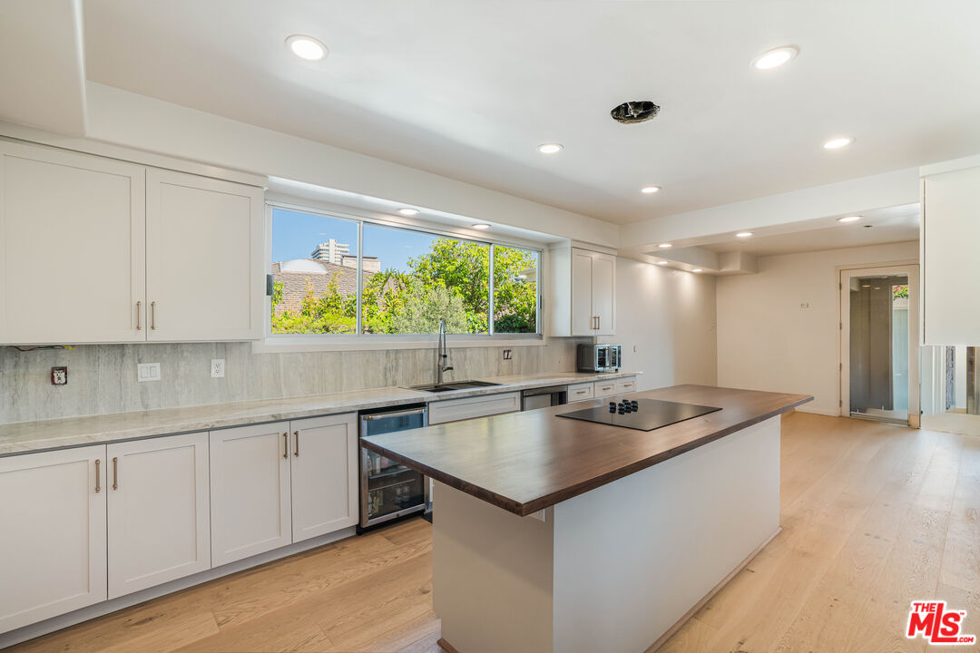 430 Robert Ln