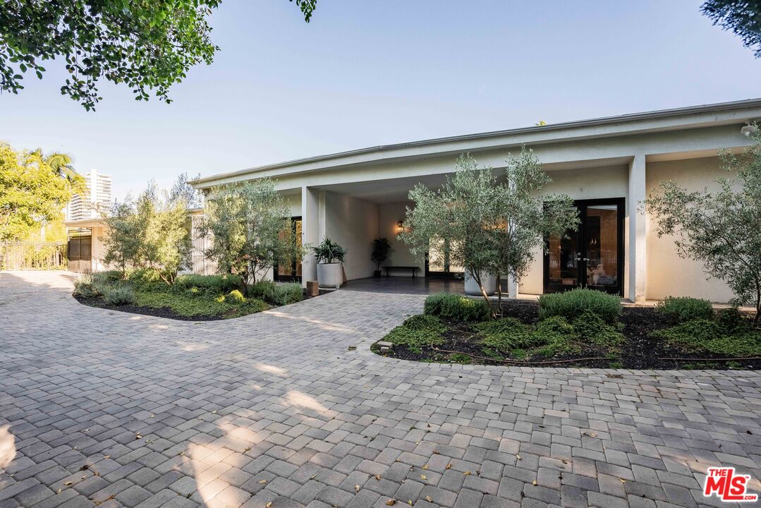 430 Robert Ln