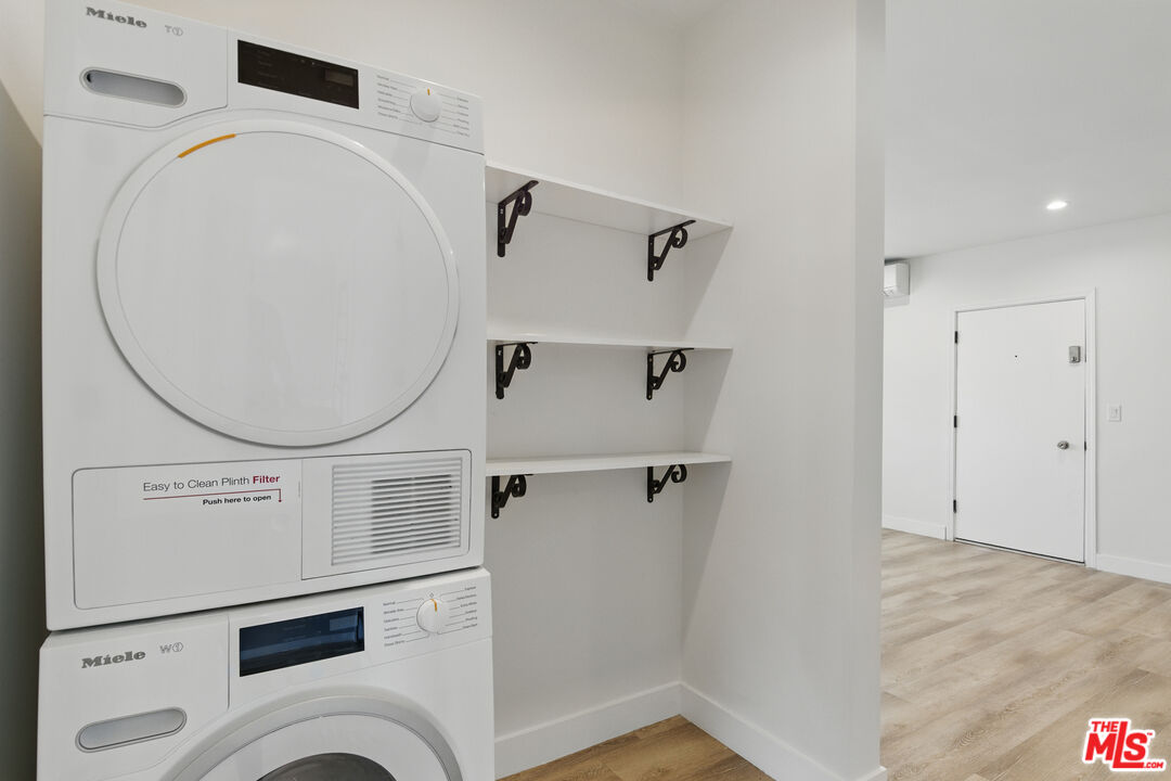 6350 Willoughby Ave Unit: 11