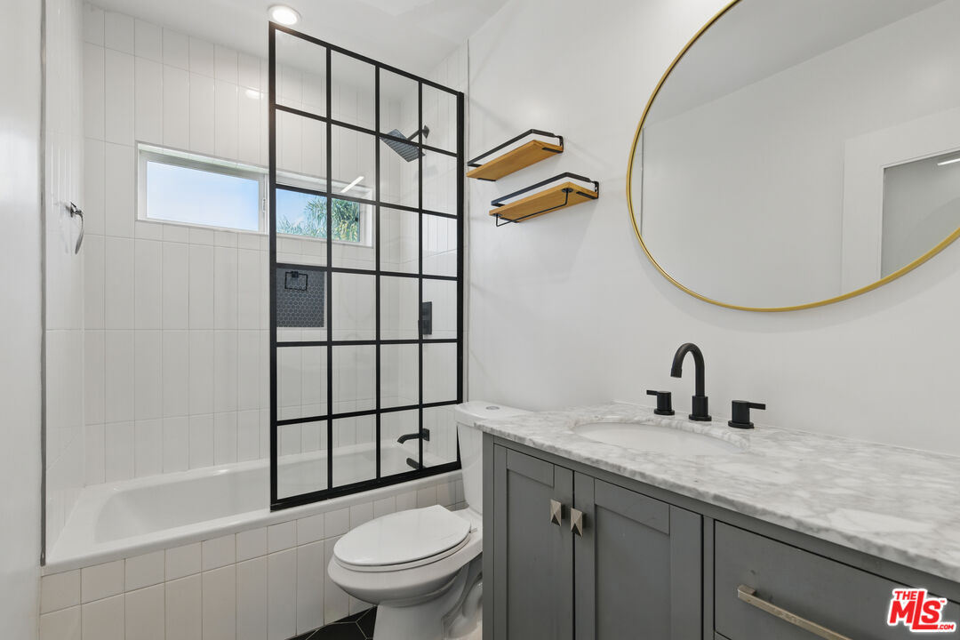 6350 Willoughby Ave Unit: 11