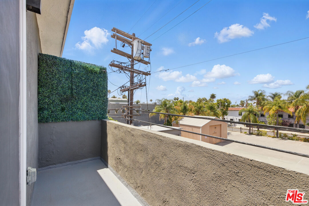 6350 Willoughby Ave Unit: 11