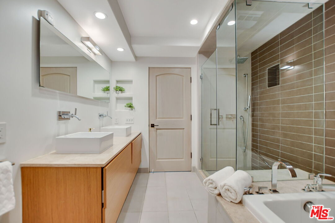 1253 17th St Unit: 103