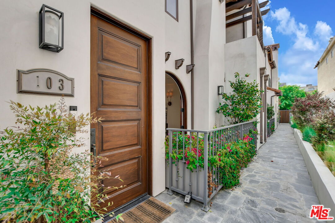 1253 17th St Unit: 103