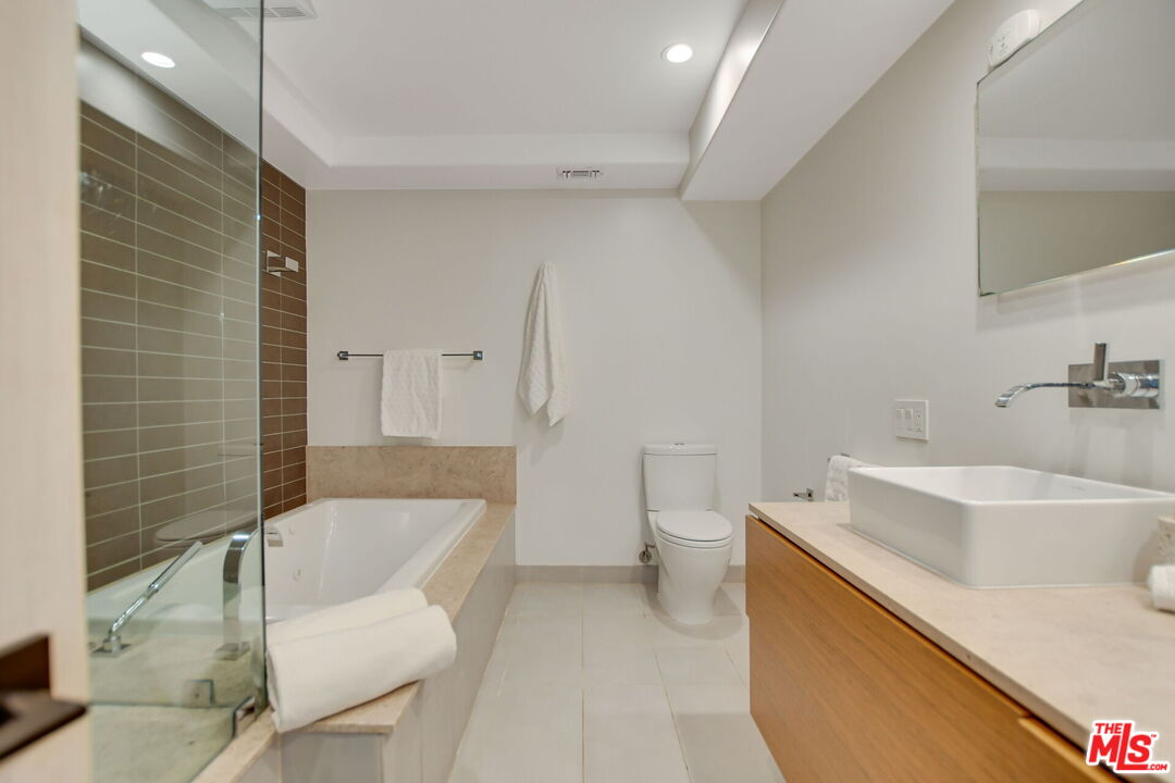 1253 17th St Unit: 103