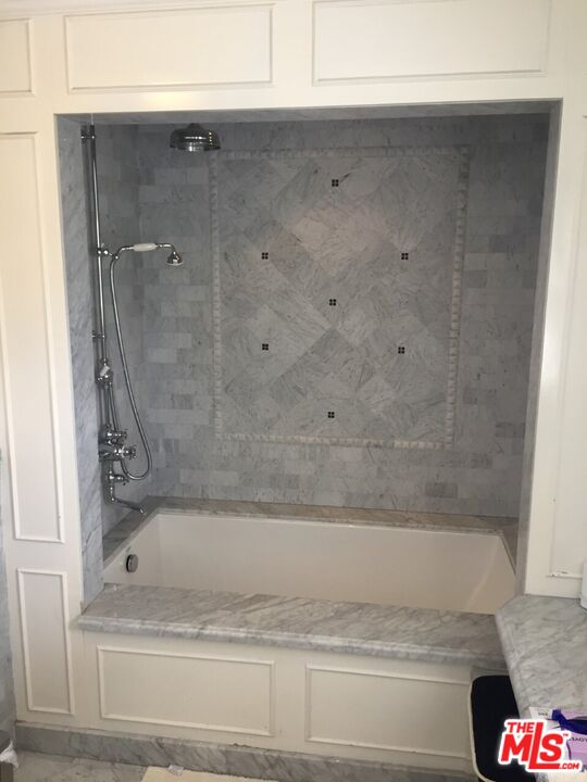 1257 Sunset Plaza Dr