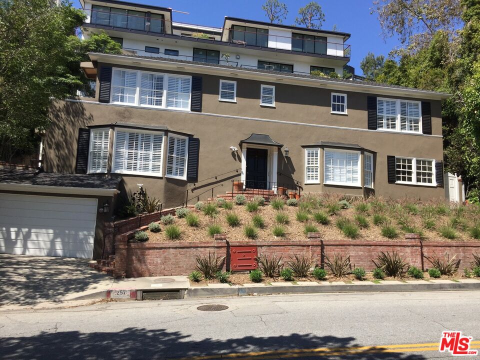 1257 Sunset Plaza Dr