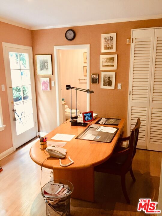 1257 Sunset Plaza Dr