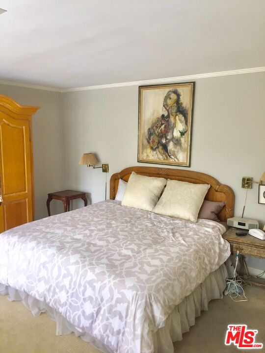 1257 Sunset Plaza Dr