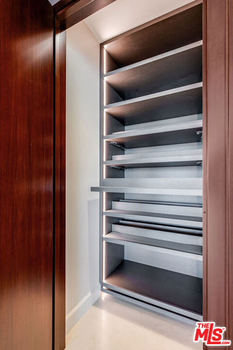 1200 Club View Dr Unit: 6S