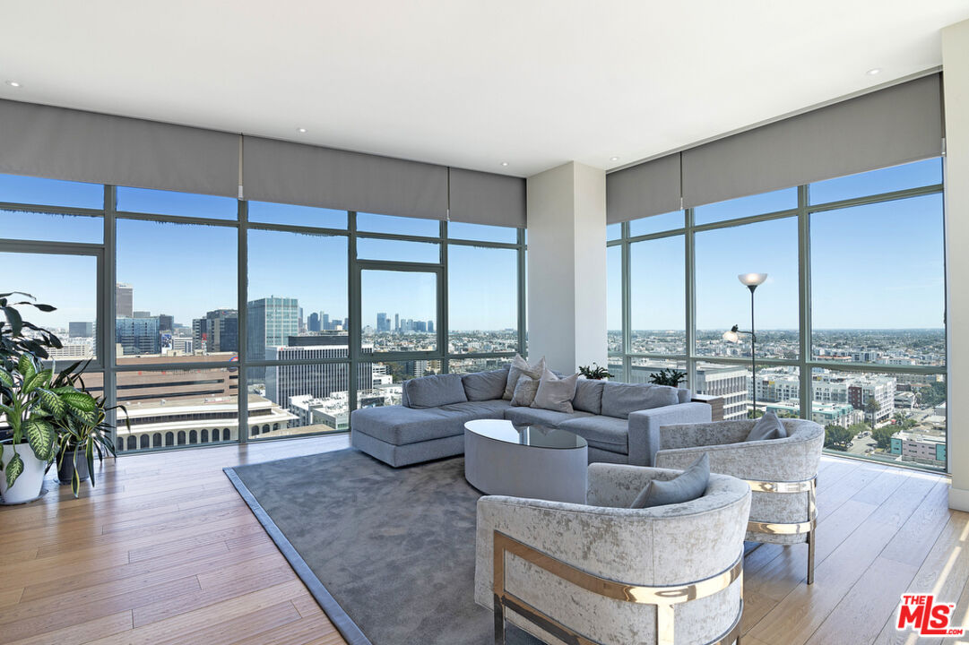 3785 Wilshire Blvd Unit: PH2