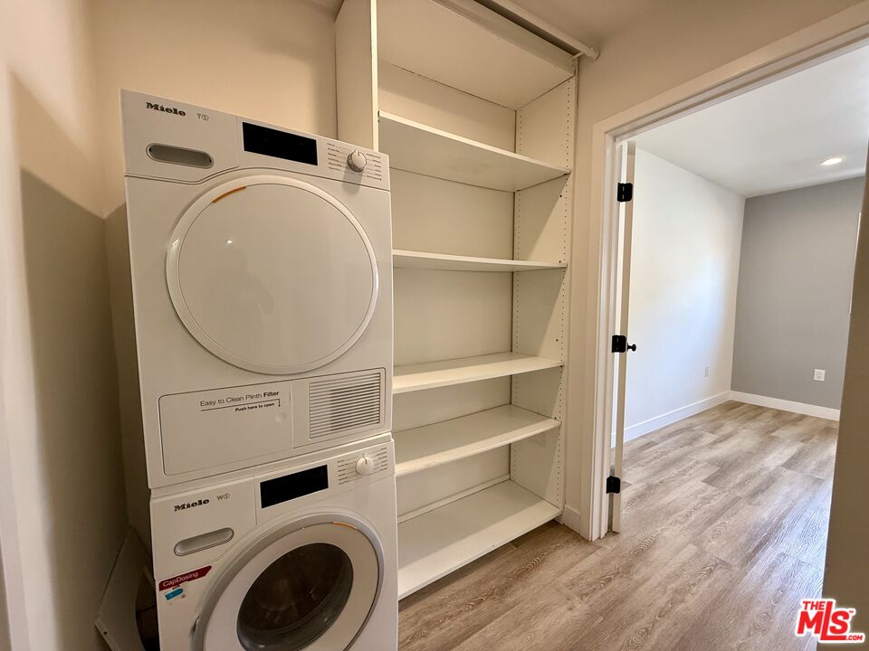 6350 Willoughby Ave Unit: 9