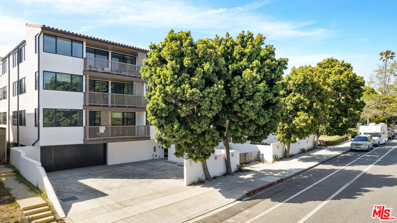 153 San Vicente Blvd Unit: 2G