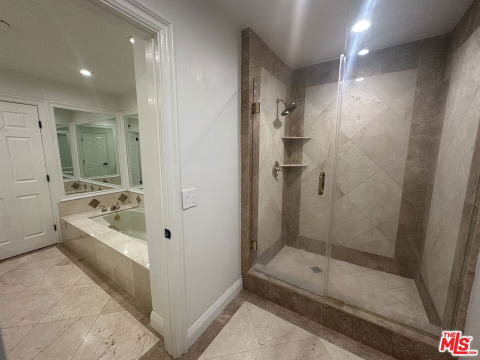 324 N Palm Drive 206