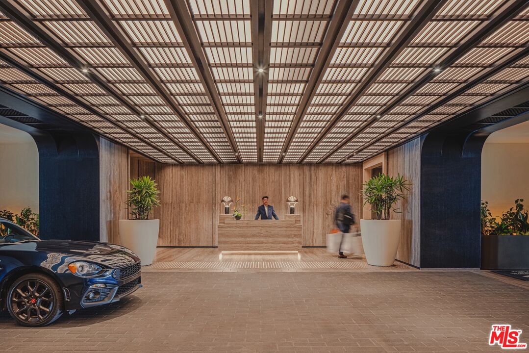 9200 Wilshire Blvd Unit: 206W