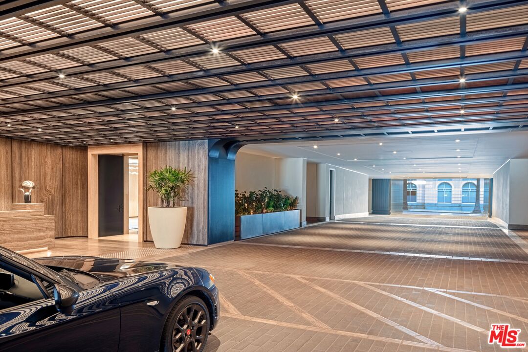 9200 Wilshire Blvd Unit: 206W