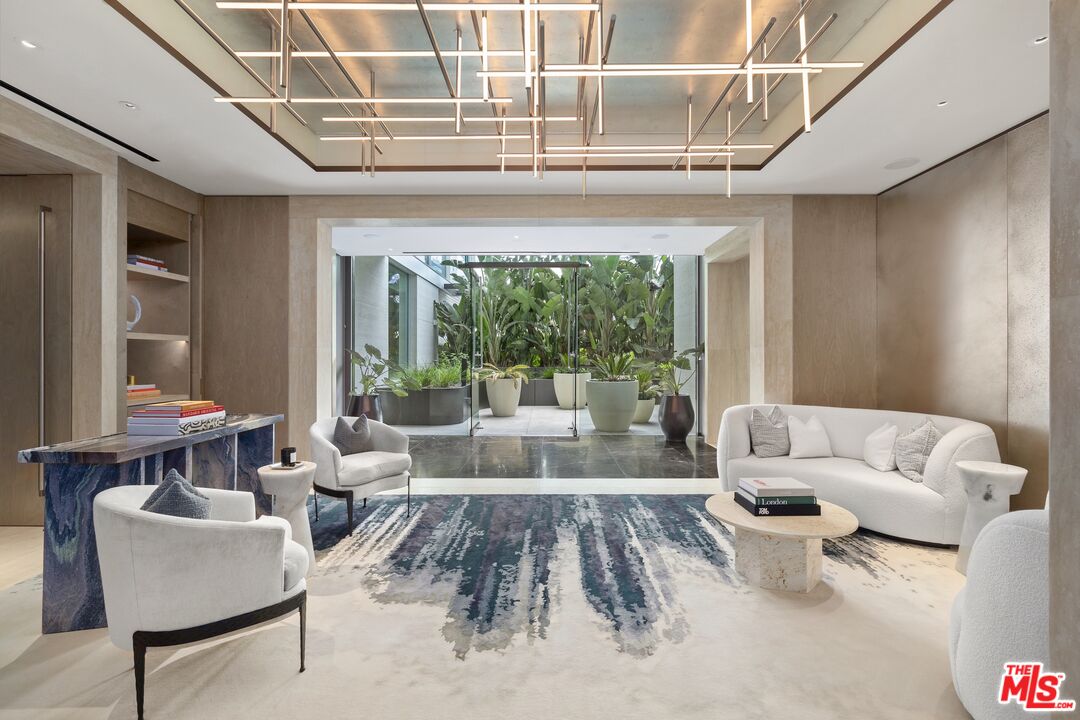 9200 Wilshire Blvd Unit: 206W