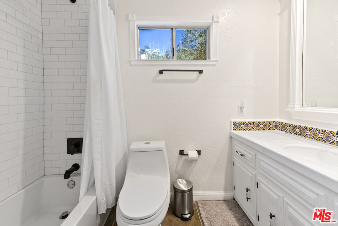 1923 Sunset Plaza Dr