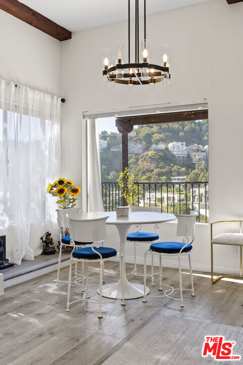 1923 Sunset Plaza Dr