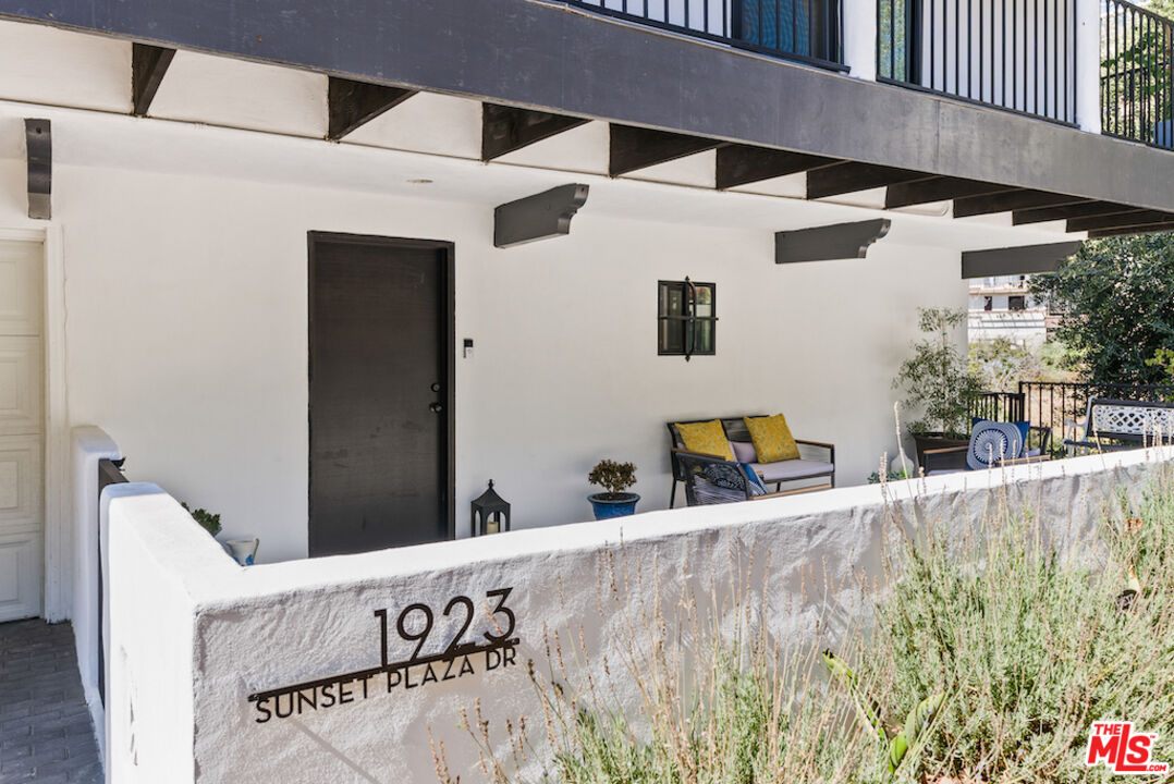 1923 Sunset Plaza Dr