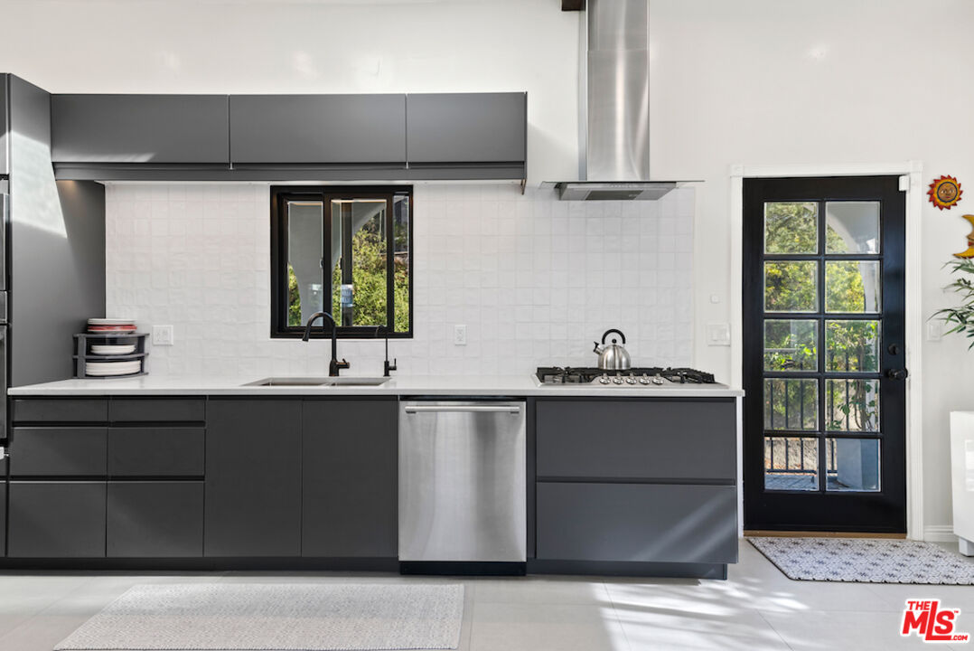 1923 Sunset Plaza Dr