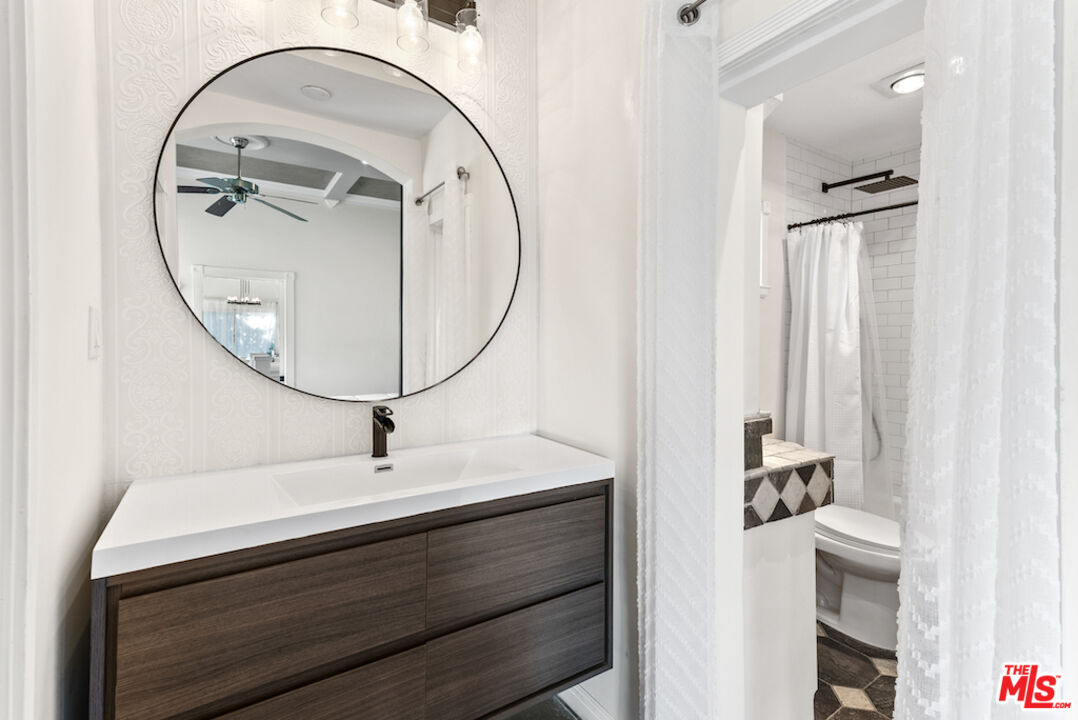 1923 Sunset Plaza Dr