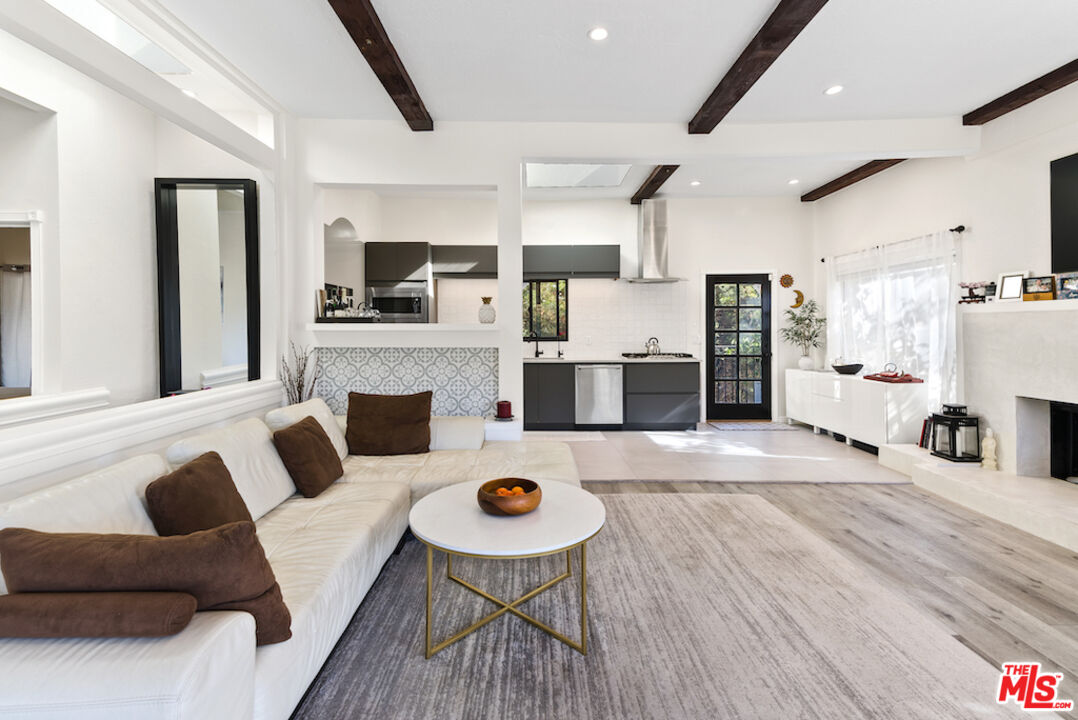 1923 Sunset Plaza Dr