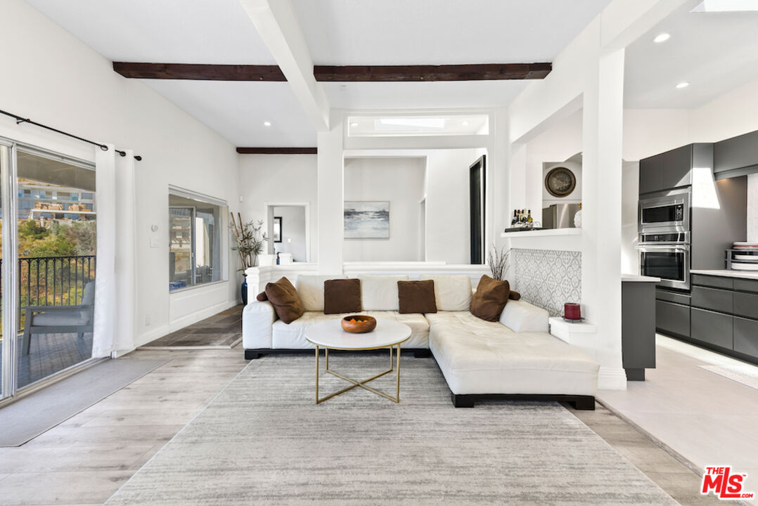 1923 Sunset Plaza Dr