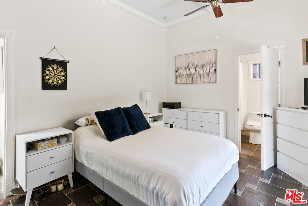 1923 Sunset Plaza Dr