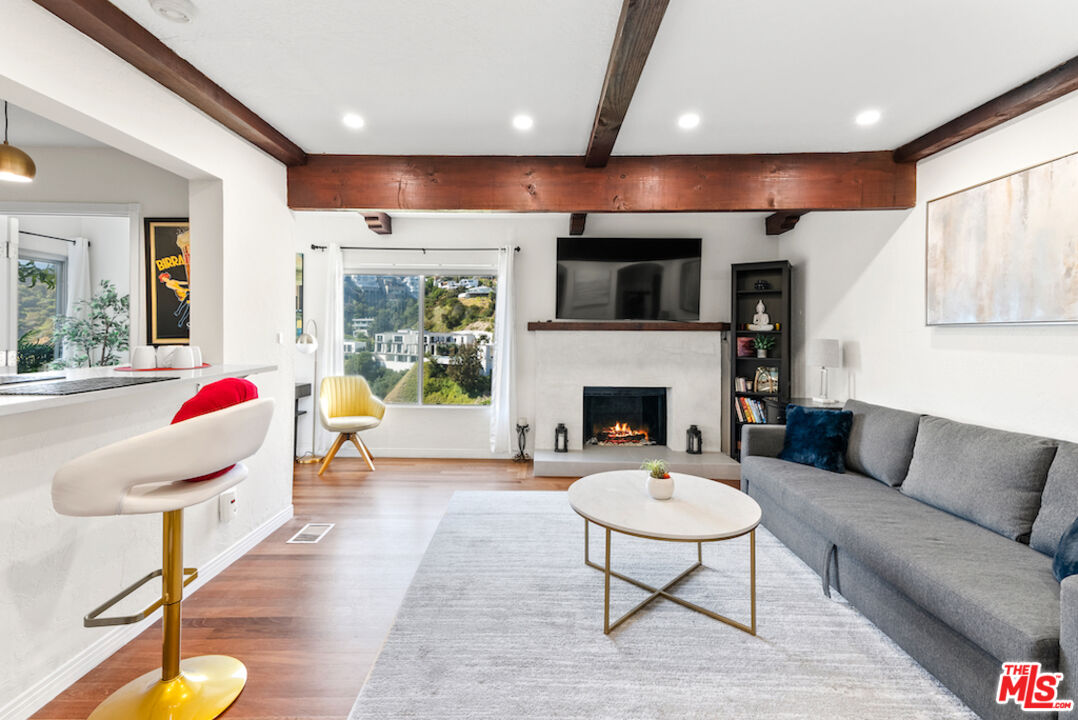 1923 Sunset Plaza Dr