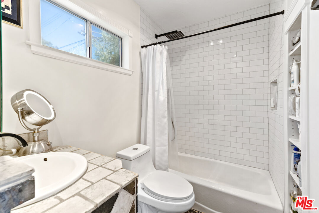 1923 Sunset Plaza Dr