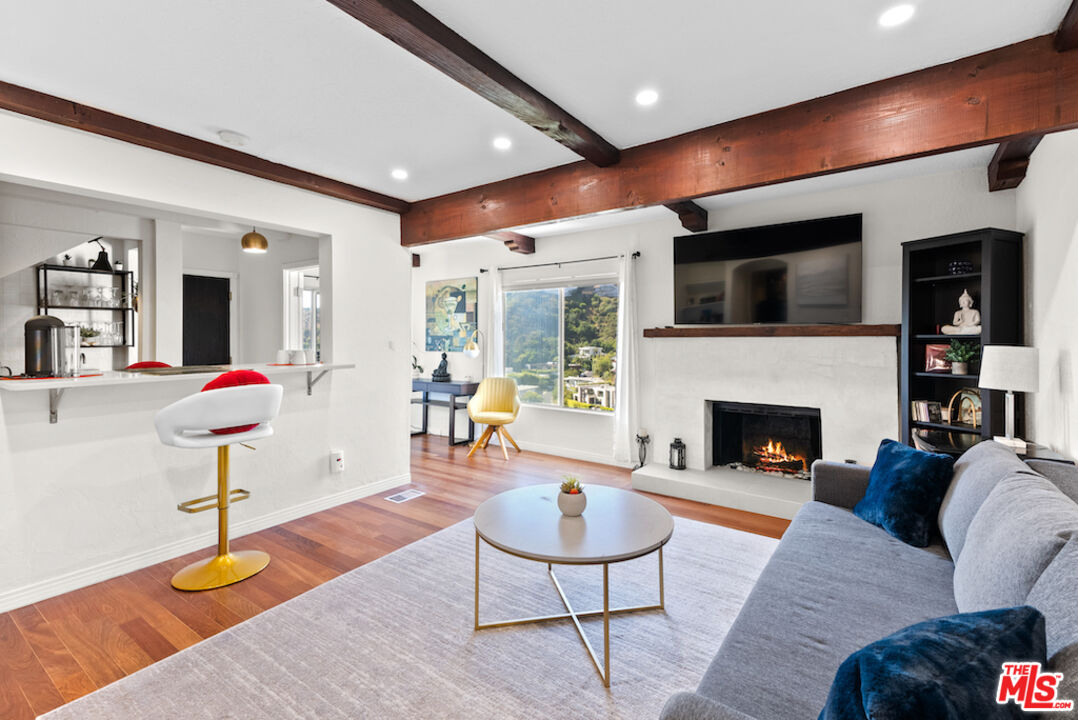 1923 Sunset Plaza Dr