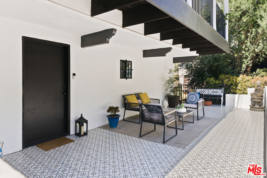 1923 Sunset Plaza Dr