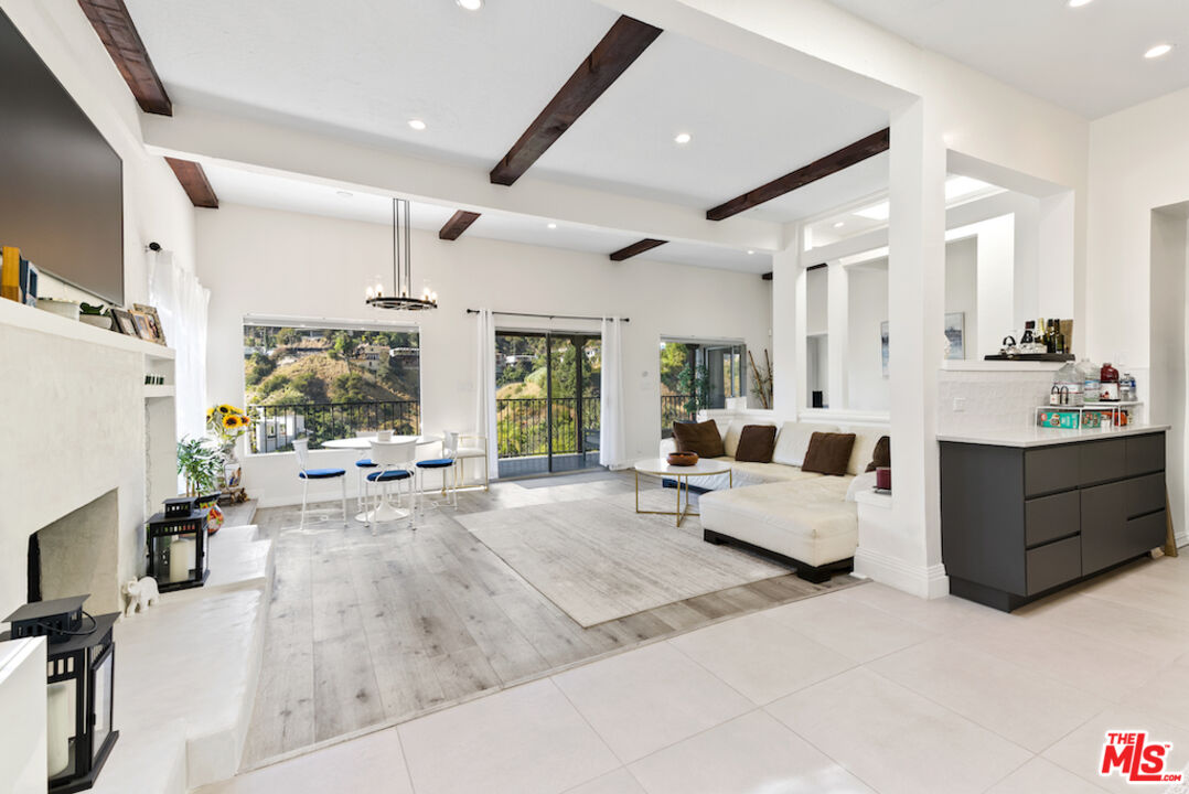 1923 Sunset Plaza Dr