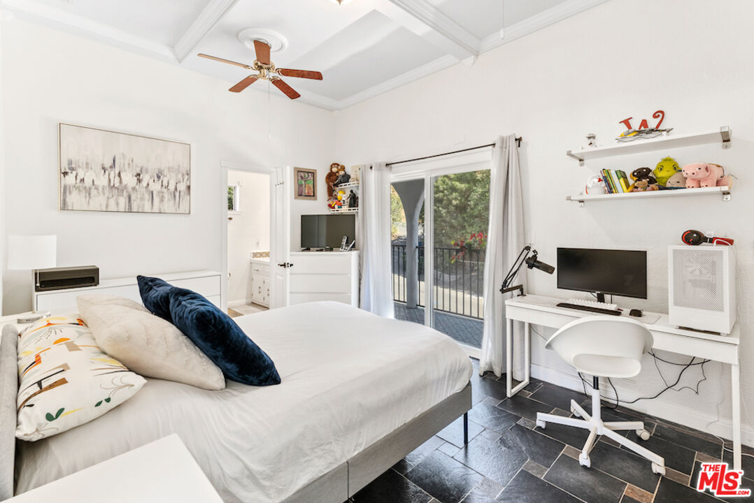 1923 Sunset Plaza Dr