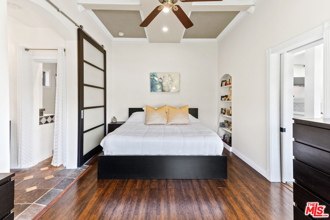 1923 Sunset Plaza Dr