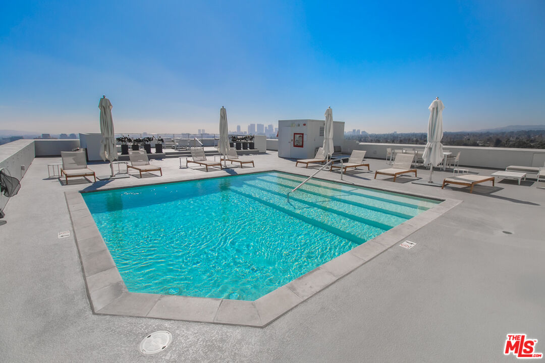 838 N DOHENY DR Unit: 404