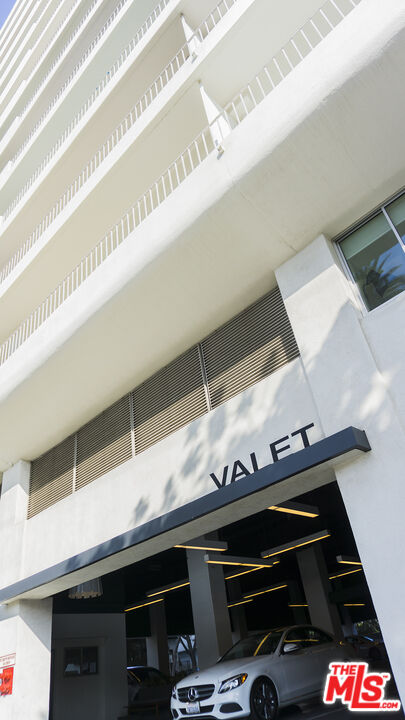 838 N DOHENY DR Unit: 404