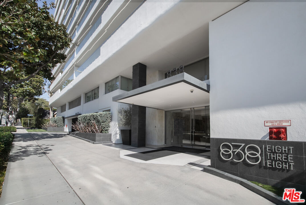 838 N DOHENY DR Unit: 404