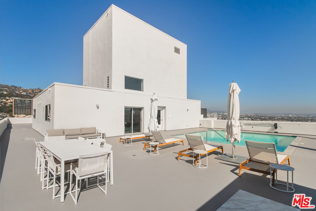 838 N DOHENY DR Unit: 404