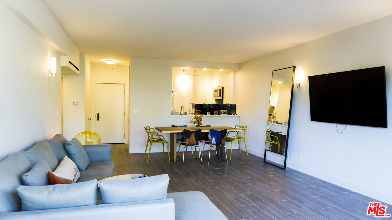 838 N DOHENY DR Unit: 404