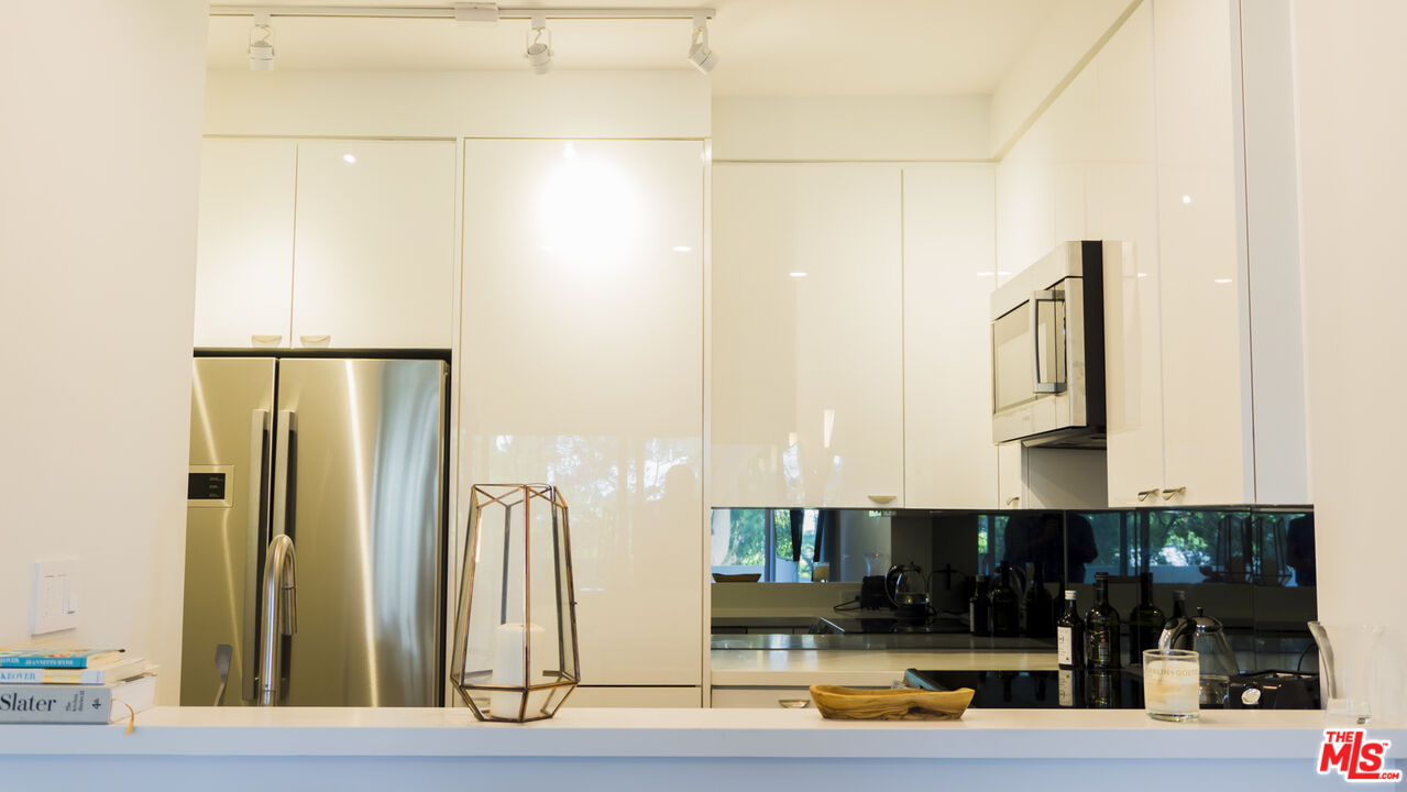 838 N DOHENY DR Unit: 404