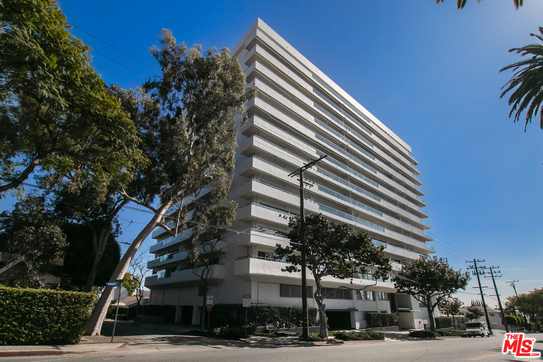 838 N DOHENY DR Unit: 404